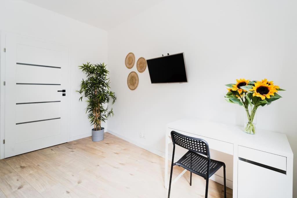 City Center - 3 Rooms - New Building - Private Parking Place - Garage Wrocław Zewnętrze zdjęcie